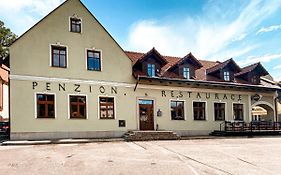 Penzion A Restaurace U Reky